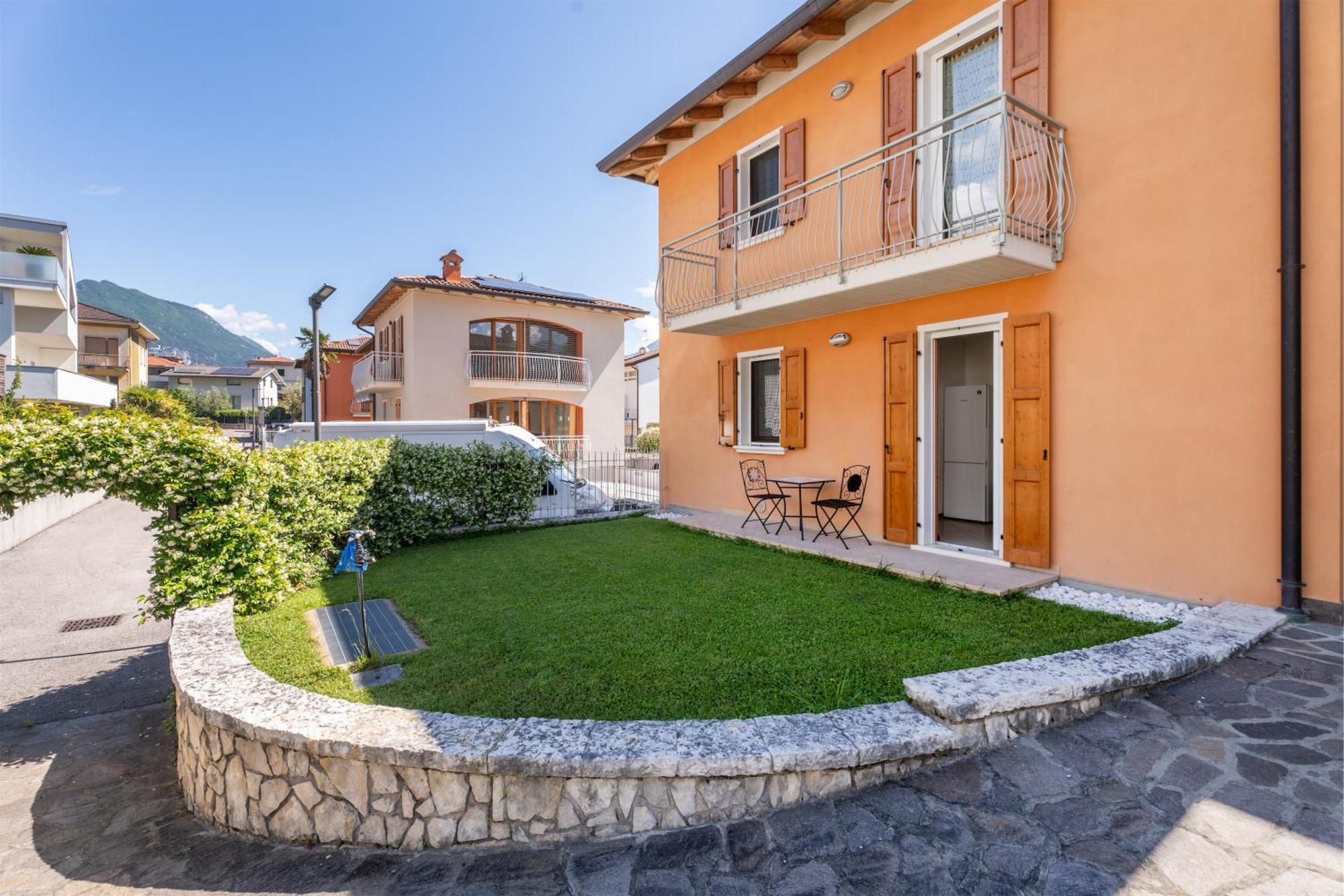 Fontana W/ Private Garden Appartamento *